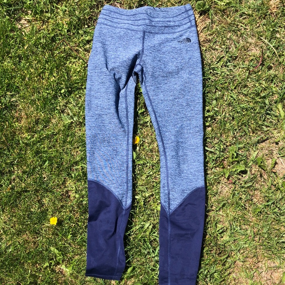 North face leggings size extra small. Navy blue and gray! Beautiful shape